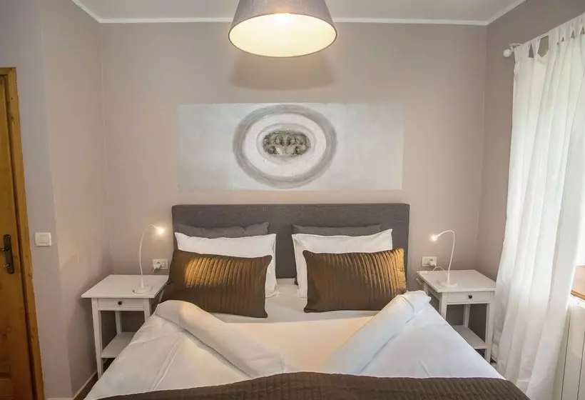 Beautiful Stone Villa With Private Pool And Fenced Yard  Pets Are Welcome