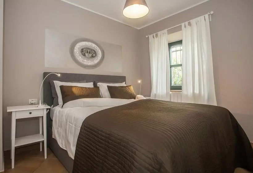 Beautiful Stone Villa With Private Pool And Fenced Yard  Pets Are Welcome