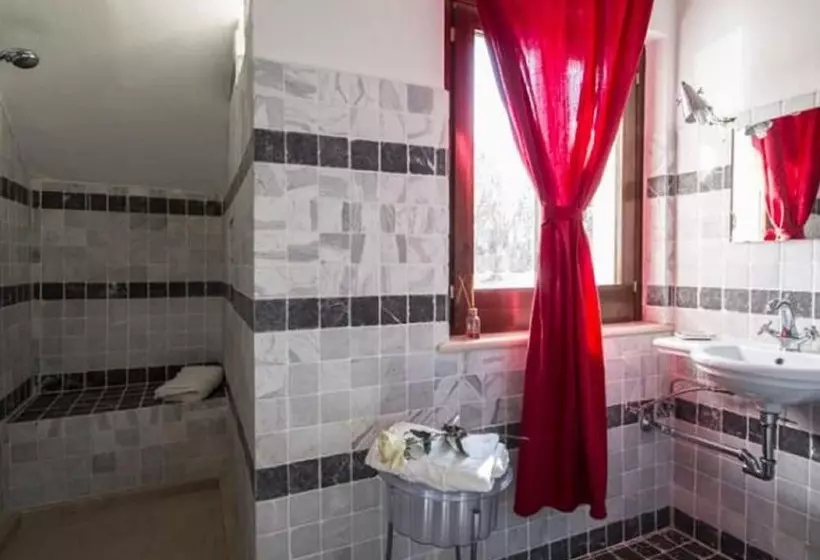 Enticing Apartment In Ascoli Piceno With Swimming Pool