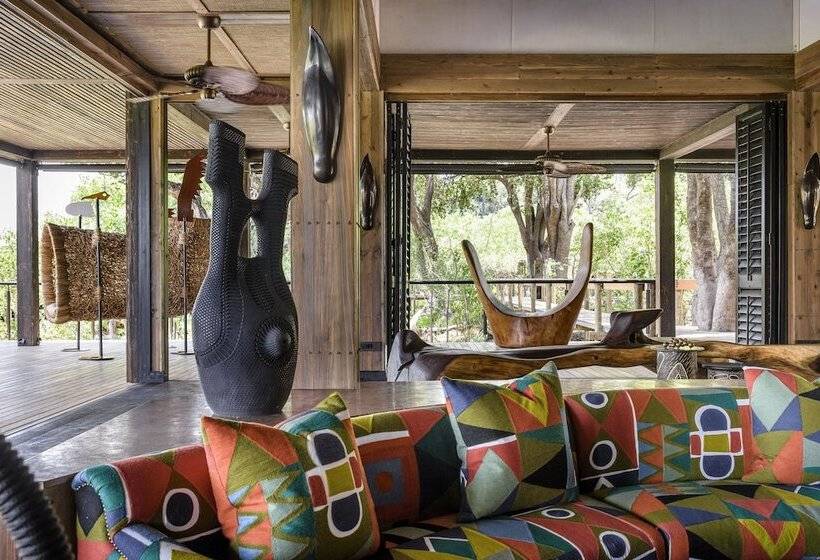 هتل Xigera Safari Lodge