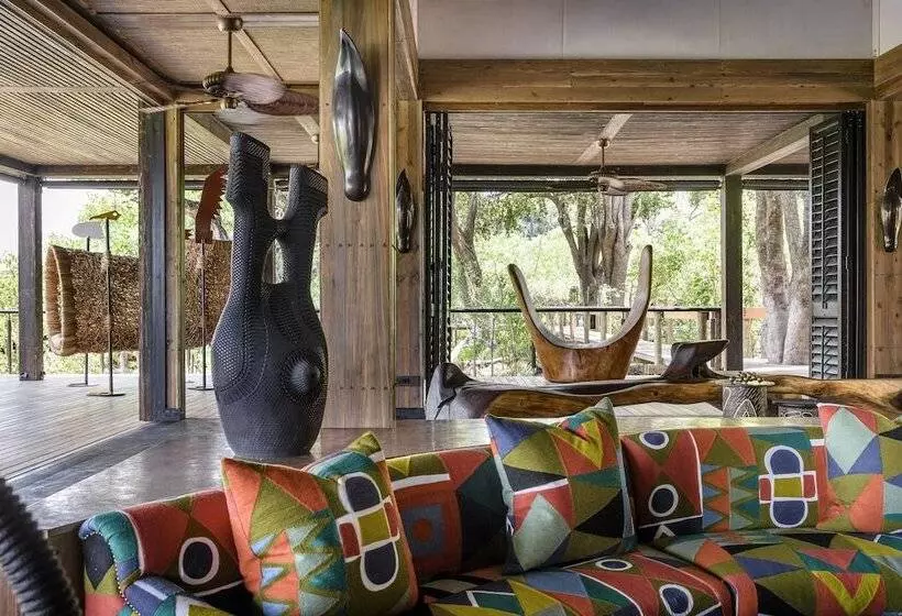 هتل Xigera Safari Lodge