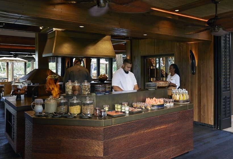 هتل Xigera Safari Lodge