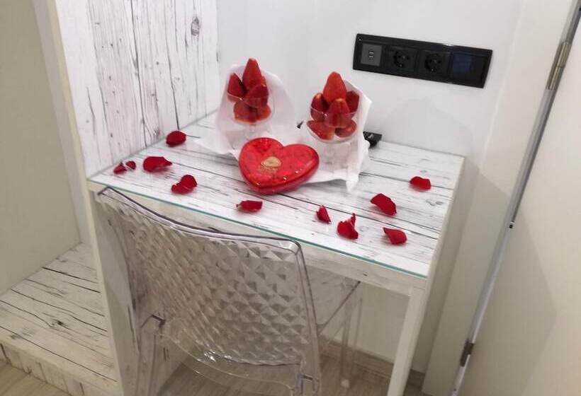 پانسیون By The Beach