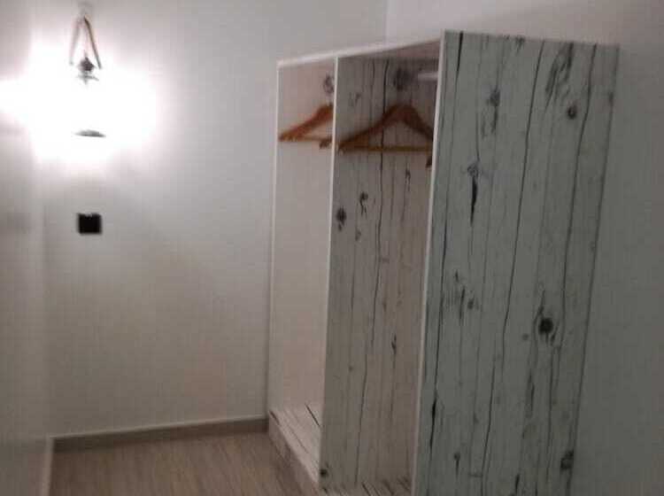 پانسیون By The Beach