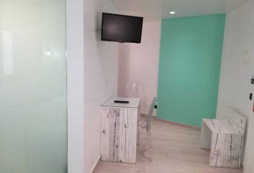 پانسیون By The Beach