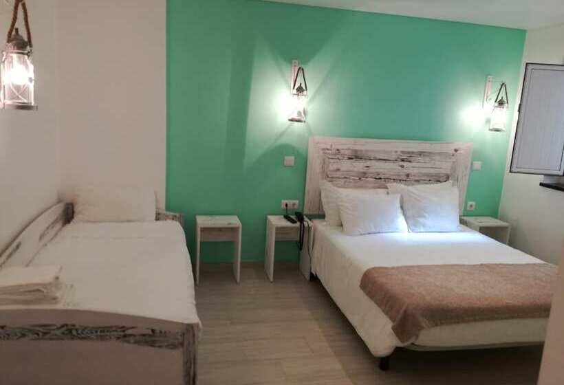 پانسیون By The Beach