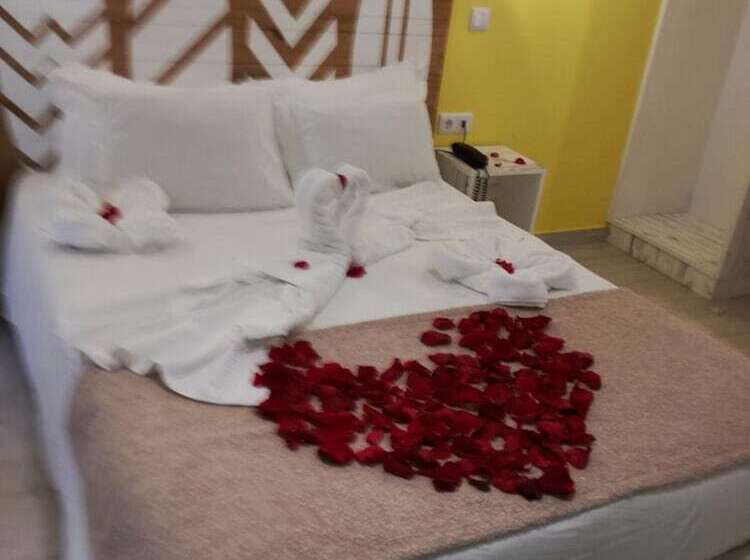 پانسیون By The Beach