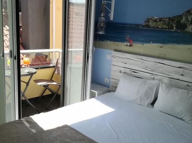 پانسیون By The Beach