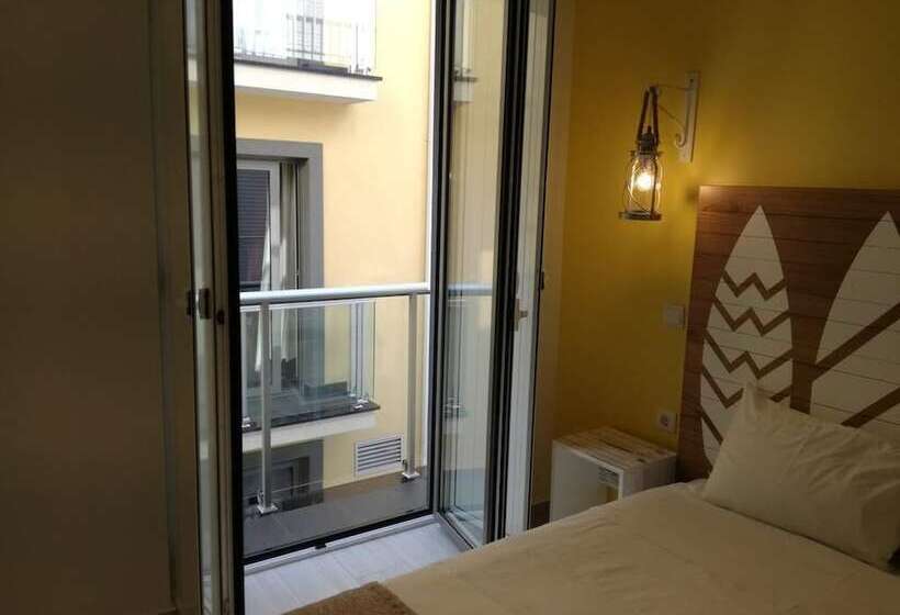 پانسیون By The Beach