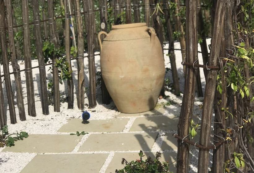 Pretty Trullo Cottage In Martinafranca With Garden And Barbecue