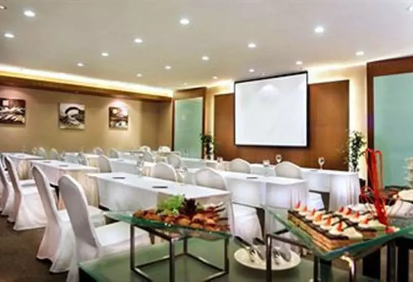 Hotel Aryaduta Suite Semanggi