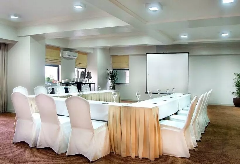 Hotel Aryaduta Suite Semanggi