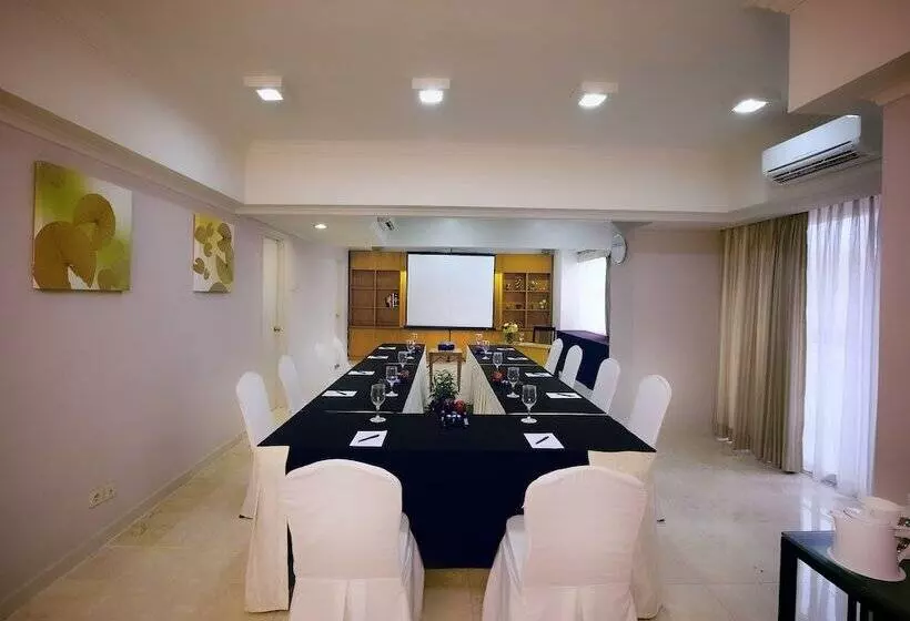 Hotel Aryaduta Suite Semanggi