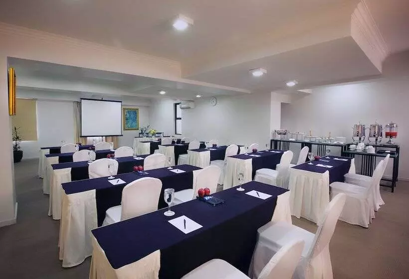 Hotel Aryaduta Suite Semanggi