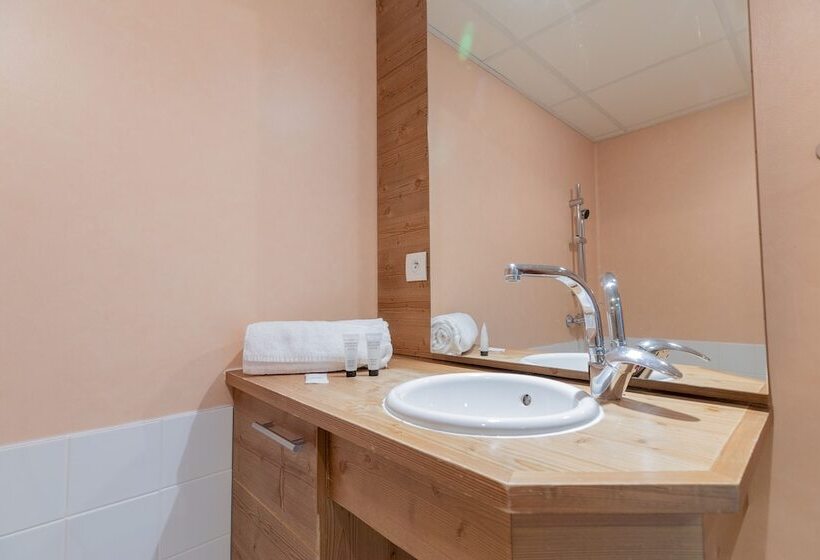 هتل Madame Vacances Residence Le Parc Des Airelles