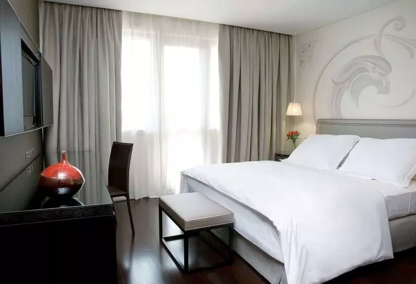 Отель NH Buenos Aires Tango