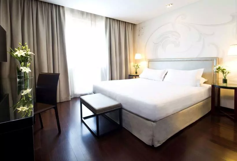 Отель NH Buenos Aires Tango