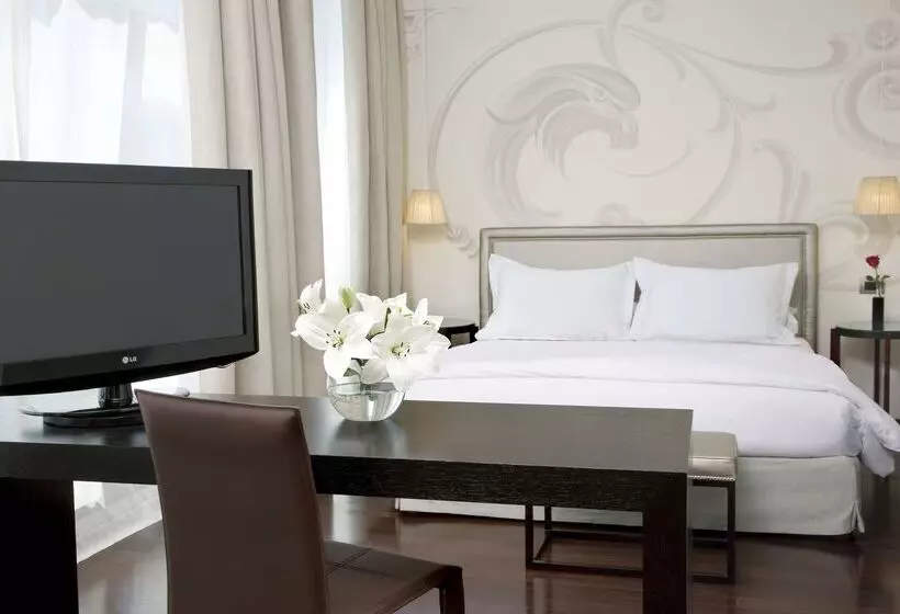 Отель NH Buenos Aires Tango