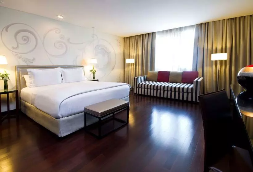 Отель NH Buenos Aires Tango