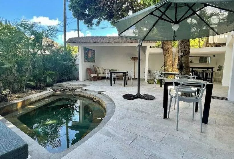 هتل Cosy Guest House Sous Le Badamier