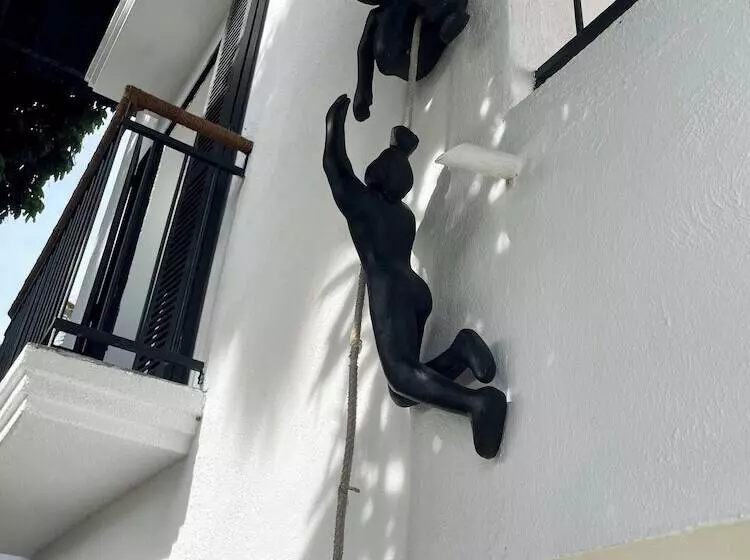 هتل Cosy Guest House Sous Le Badamier