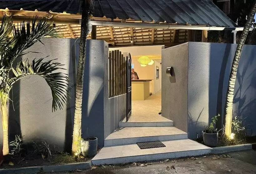 هتل Cosy Guest House Sous Le Badamier