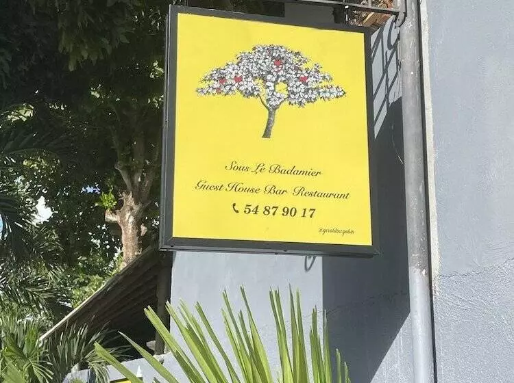 هتل Cosy Guest House Sous Le Badamier