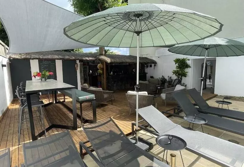 هتل Cosy Guest House Sous Le Badamier