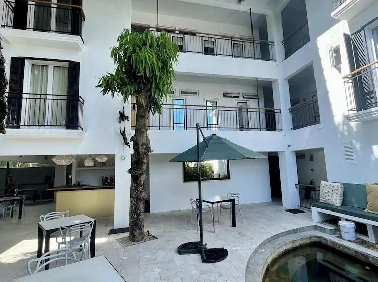 هتل Cosy Guest House Sous Le Badamier