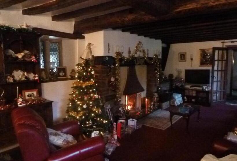 Oakenholt Farm Bed And Breakfast