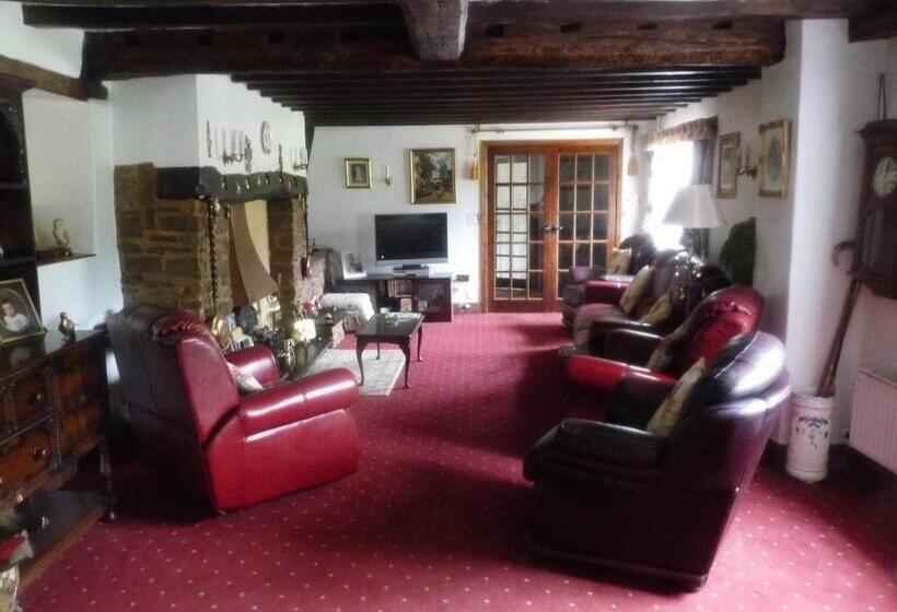 Oakenholt Farm Bed And Breakfast