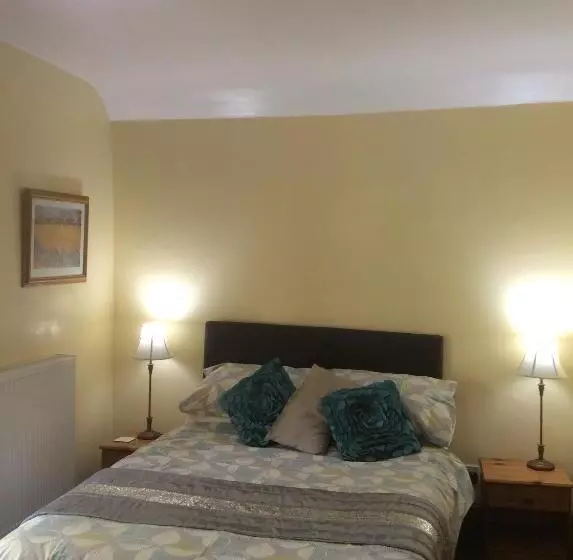 Oakenholt Farm Bed And Breakfast