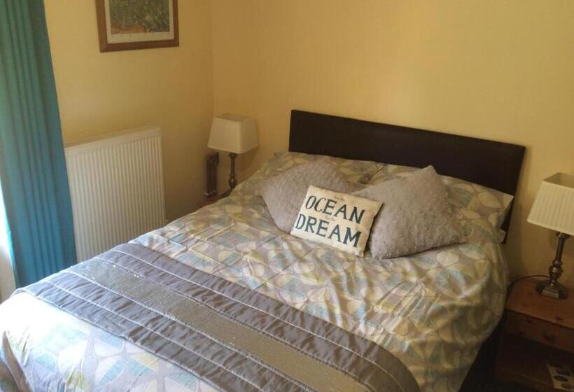 Oakenholt Farm Bed And Breakfast