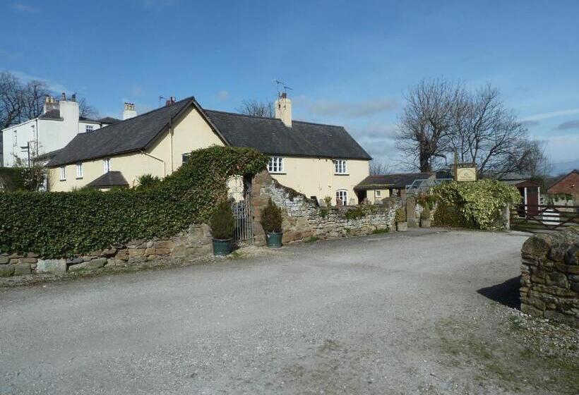 Oakenholt Farm Bed And Breakfast