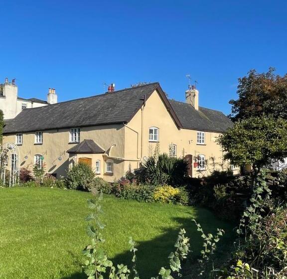 Oakenholt Farm Bed And Breakfast