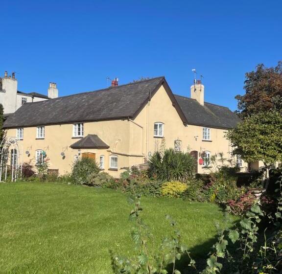 Oakenholt Farm Bed And Breakfast