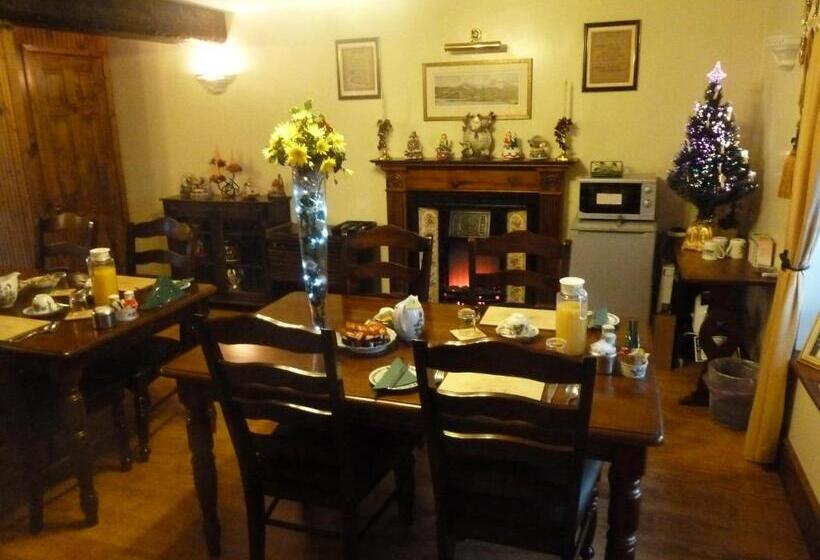 Oakenholt Farm Bed And Breakfast