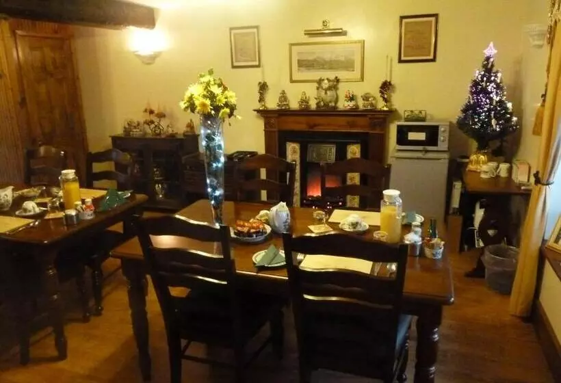 Oakenholt Farm Bed And Breakfast