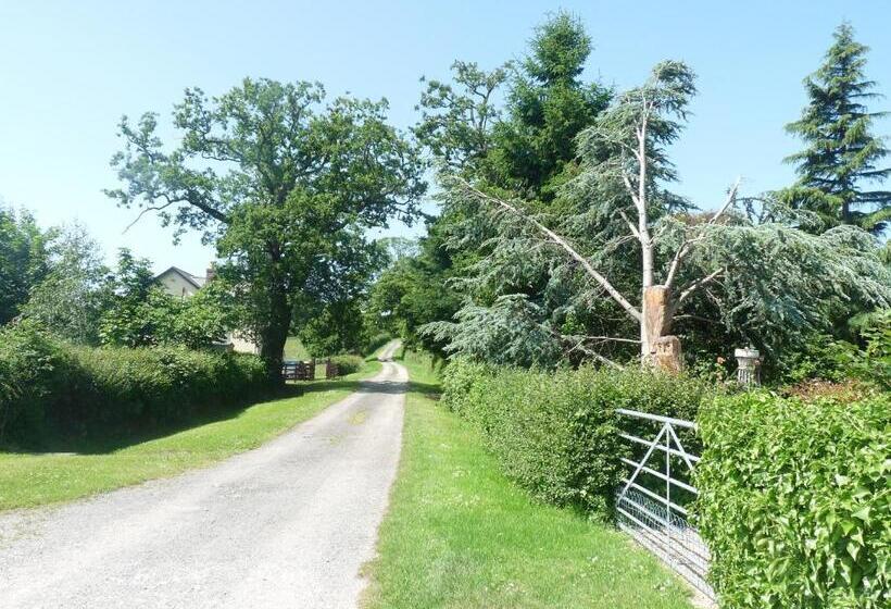 Oakenholt Farm Bed And Breakfast