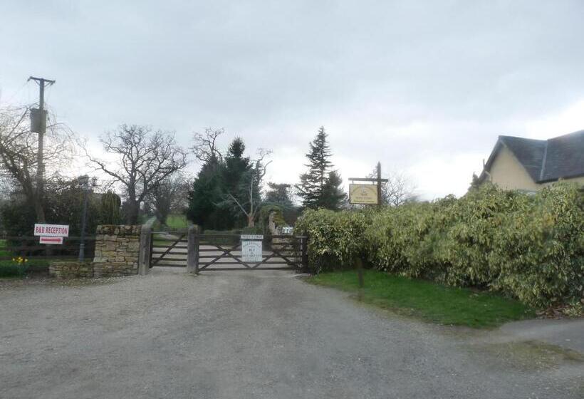 Oakenholt Farm Bed And Breakfast