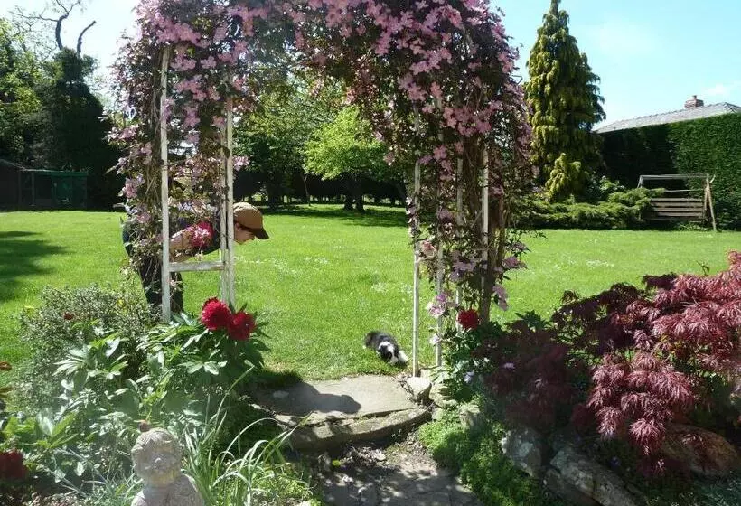 Oakenholt Farm Bed And Breakfast