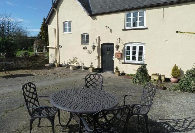 Oakenholt Farm Bed And Breakfast