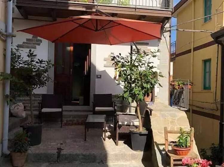 Aamiaismajoitus (B&B) Al Castello San Piero Patti