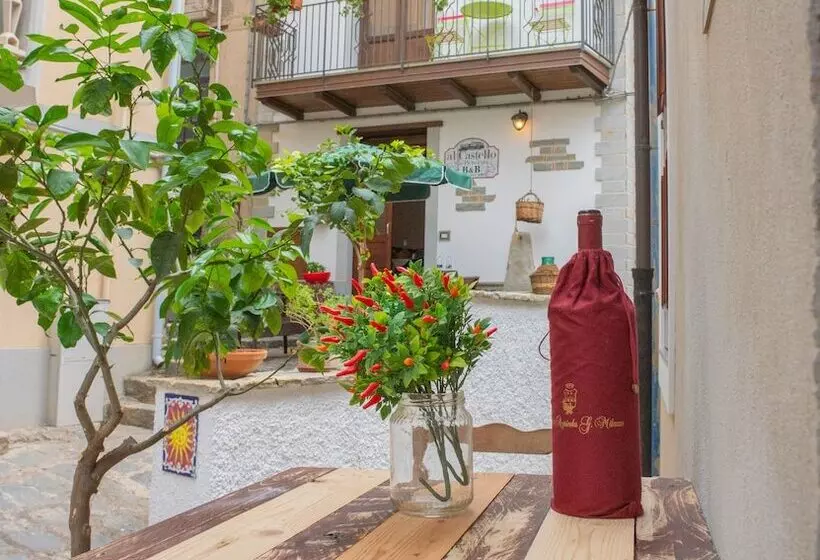 Aamiaismajoitus (B&B) Al Castello San Piero Patti