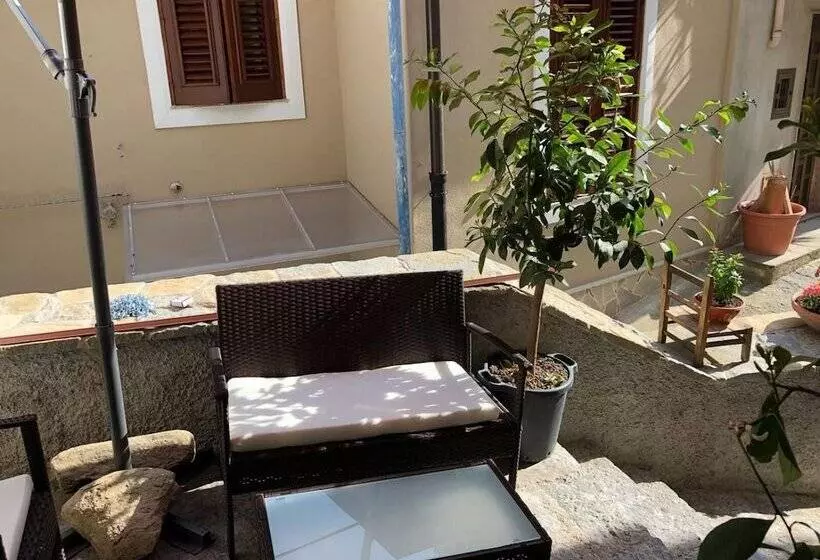 Aamiaismajoitus (B&B) Al Castello San Piero Patti