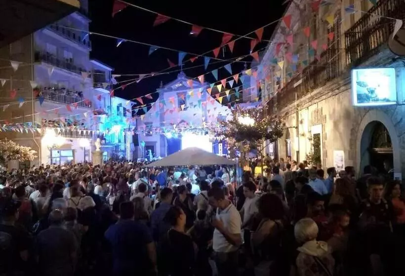 Aamiaismajoitus (B&B) Al Castello San Piero Patti