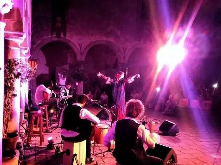 Aamiaismajoitus (B&B) Al Castello San Piero Patti