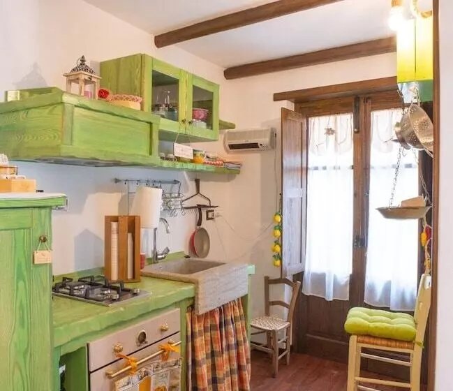 Aamiaismajoitus (B&B) Al Castello San Piero Patti