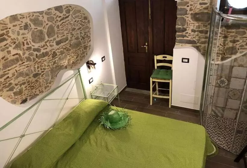 Aamiaismajoitus (B&B) Al Castello San Piero Patti