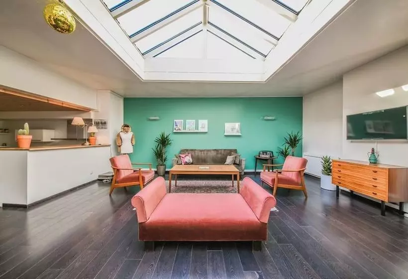 Flow Hostel